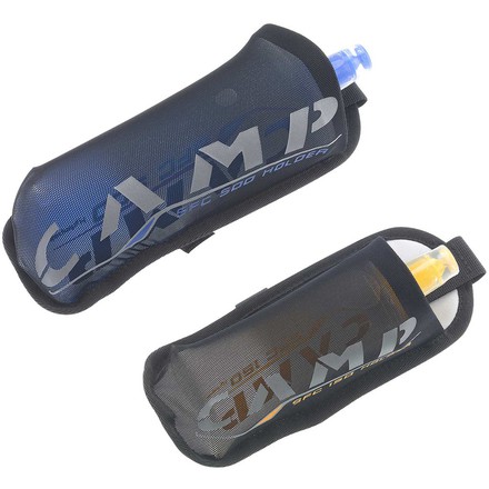 Die Soft Flask von Camp ist eine ultraleichte, weiche Flasche, die sich beim Trinken komprimiert und entleert weniger Platz im Rucksack einnimmt
