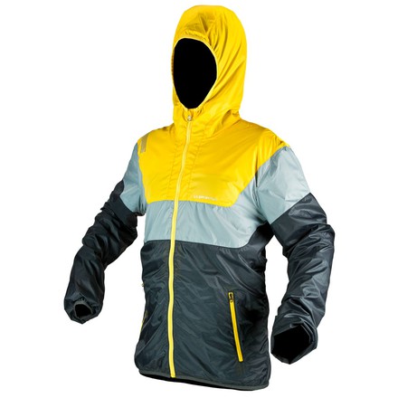 Die La Sportiva Scirocco Jacket Softshelljacke ist mit 184g eine extrem leichte, klein verpackbare und winddichte Jacke