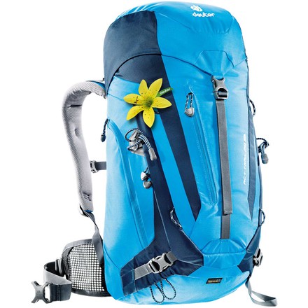 Der ACT Trail 28 SL von Deuter ist ein vielseitiger Rucksack mit einer speziell für Frauen ausgelegten Passform und durchdachter Ausstattung