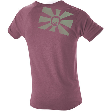 Das Kamikaze T-Shirt aus der Monkee-Kollektion von Edelrid trägt sich durch den hohen Tencel Anteil besonders angenehm und ist sehr atmungsaktiv
