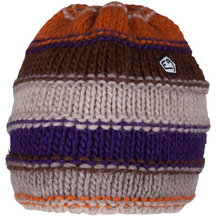Die Varbis Mütze von E9 ist mit ihrer fröhlichen Strickoptik und dem warmen Flecefutter genau das Richtige für kalte Wintertage