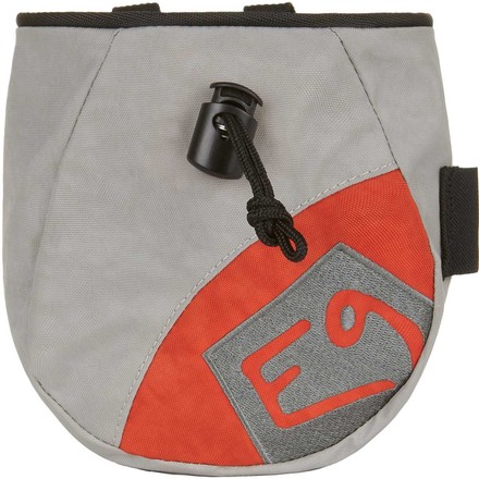 Der E9 Goccia ist ein etwas kleinerer Chalk Bag mit staubdichtem Verschluss und einem zweifarbigen Design