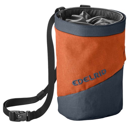 Der Splitter Twist ist ein geräumiger Chalk Bag mit innovativem, staubdichtem Verschluss und einer Reißverschlusstasche. Hergestellt aus bluesign zertifizierten Materialien