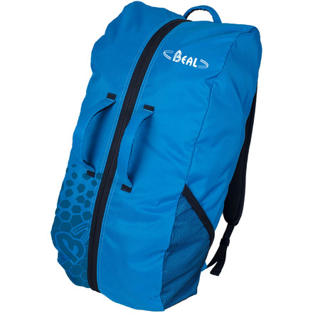 Der Beal Combi ist ein geräumiger Rucksack für den Seiltransport mit herausnehmbarer Seilplane, tragegriffen und genug Platz für ein Kletterseil plus Ausrüstung 