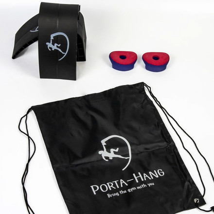 Porta Hang ist ein innovatives mobiles Trainingsgerät, mit dem Du an fast jedem Türrahmun auf der ganzen Welt mit deinen eigenen Klettergriffen trainieren kannst. Keine feste Installation notwendig.