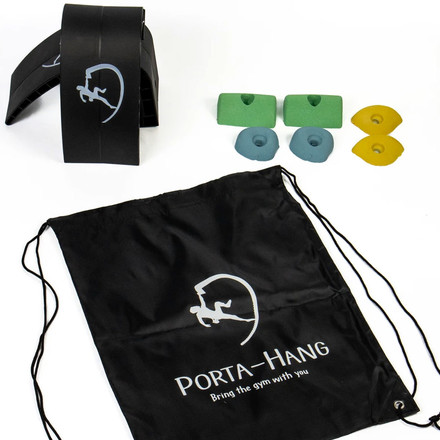 Porta Hang ist ein innovatives mobiles Trainingsgerät, mit dem Du an fast jedem Türrahmun auf der ganzen Welt mit deinen eigenen Klettergriffen trainieren kannst. Keine feste Installation notwendig.
