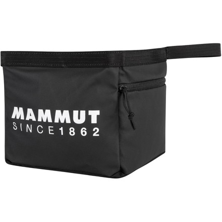 Der Boulder Cube Chalkbag von Mammut ist ein würfelförmiger Chalkbag mit Reisverschlusstasche