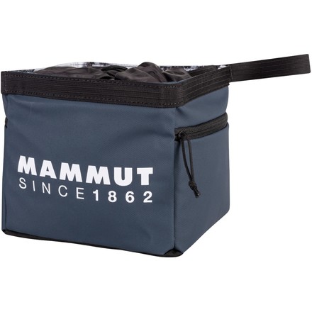 Der Boulder Cube Chalkbag von Mammut ist ein würfelförmiger Chalkbag mit Reisverschlusstasche