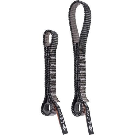 Die Black Diamond 18mm Standard Dogbone ist eine robuste, langlebige Express-Schlinge aus Polyester die wie gemacht ist für intensiven Einsatz in der Halle oder am Felsen