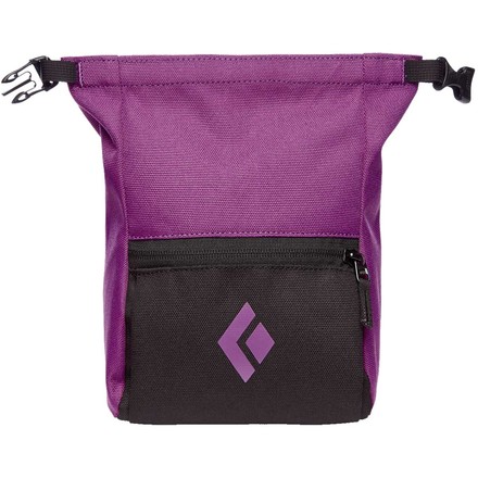 Der Mondito ist ein kompakter Boulderchalkbag mit großer Öffnung zum leichten Nachchalken sowie einer Bürstenhalterung und einer Tasche mit Reißverschluss