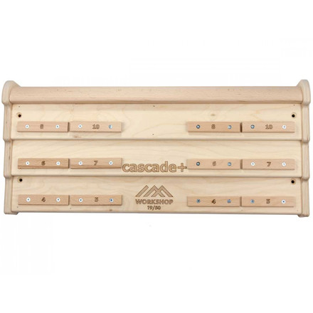 Das Cascade 4+ ist ein Trainingsboard mit austauschbaren Leisten zwischen 4mm und 10mm, dazu gibt es noch einen Sloper und Henkel für Klimmzüge auf der Oberseite