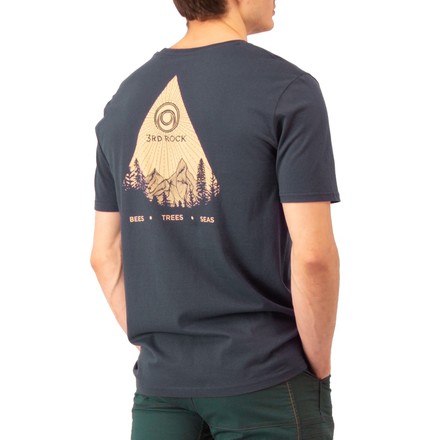 Das Sun T-Shirt für Männer von 3RD Rock ist zum Bouldern und zum Klettern gleichermaßen geeignet und überzeugt auch durch seinen stylisc