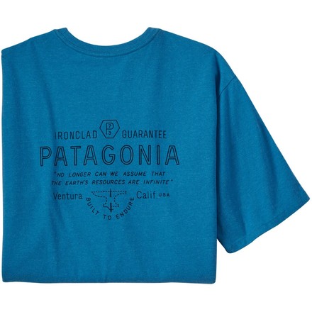 Gut aussehen und ein gutes Gewissen haben mit dem Forge Mark Responsibili-Tee Kletter-t-shirt von Patagonia - der Materilamix macht es.