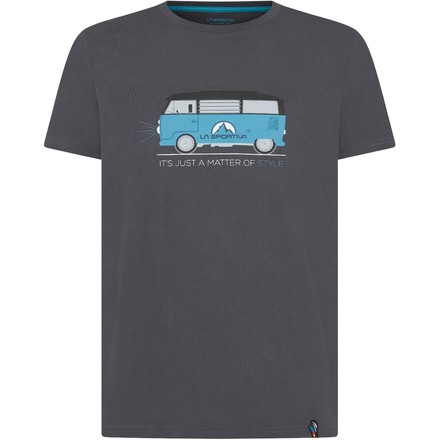 Das Van ist ein cooles T-Shirt aus Bio-Baumwolle für Männer mit einem Faible für Kletterreisen mit dem Bulli. Anziehen und losfahren, so einfach ist das.