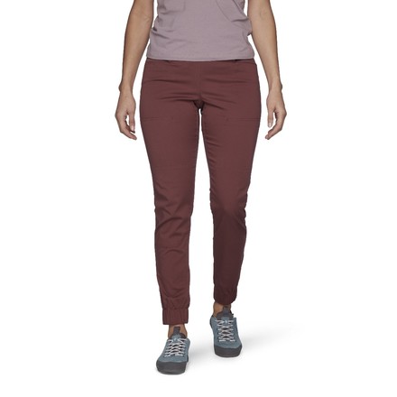 Die Notion SP Pants im Jogger-Style ist eine gemütliche Boulderhose für Frauen, die gerne lange Trainingstage in der Halle oder am Fels mögen.