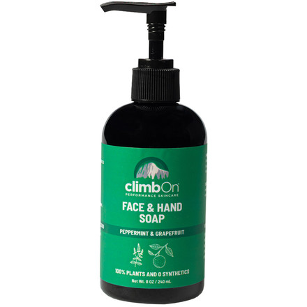 Saubere und gepflegte Klettererhände dank der ClimbOn Face & Hand Soap von Climb On. Doch auch Gesicht und Körper freuen sich über diese 100% pflanzliche Seife.