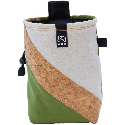 Der Scaua Square Diagonal Chalk Bag ist mit seiner Kombination aus buntem Baumwollstoff und widerstandsfähigem Stoff aus Kork ein echter Hingucker