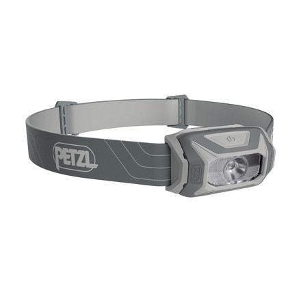 Die Petzl Tikkina ist eine leichte und kompakte Stirnlampe mit hoher Leuchtkraft und einfacher Bedienung die auch mit Handschuhen möglich ist