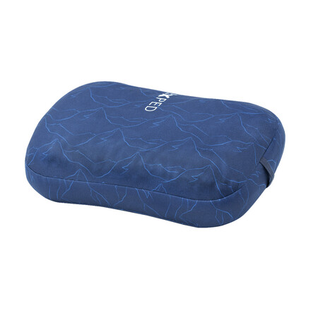 Das Exped REM Pillow ist ein besonders bequemes Hybrid-Kissen, das einerseits mit Luft aufgeblasen wird, aber auch eine PU-Schaum-Füllung besitzt.