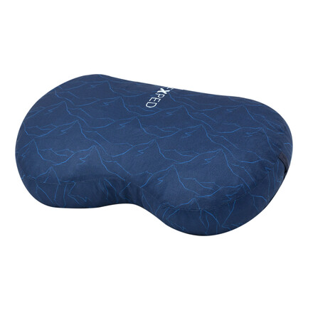 Das besonders bequeme DeepSleep Pillow von Exped eignet sich mit seinem weichen Schaumstoffkern aus Materialresten ideal fürs Camping oder Basecamp.