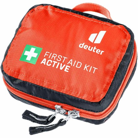 Das gut ausgestattete Deuter First Aid Kit Active Erste Hilfe Set ist dank Gurtschlaufe praktisch zu befestigen und hält für den Notfall alles parat.