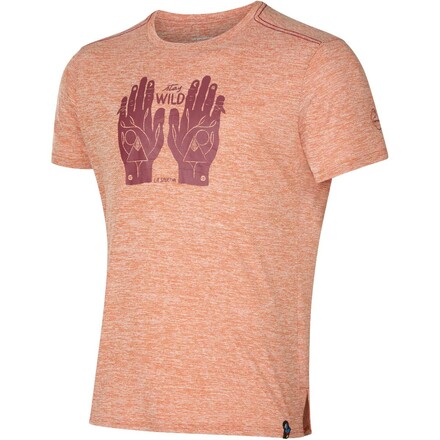 Das Stay Wild T-Shirt ist ein Klettershirt für Männer, die sich über mentale Unterstützung beim nächsten Rotpunktversuch freuen.