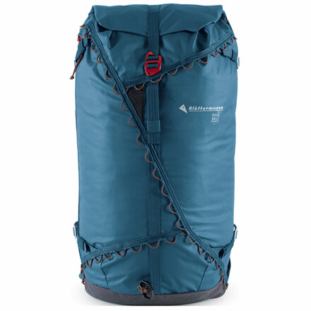 Der Klättermusen Ull Backpack ist ein leichter und besonders ergonomisch geformter Alpinrucksack mit einem stabilen Sitz und ikonischem Look.