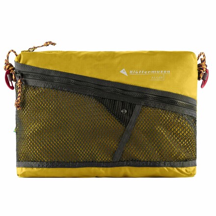 Die praktischen Klättermusen Algir Accessory Bag sind in drei verschiedenen Größen erhältlich und lassen sich auf vielfältige Weise nutzen und tragen.