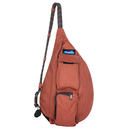 Die Mini Rope Bag Tasche von Kavu ist ein Highlight für Minimalisten und begeistert vor allem durch ihren robusten und originellen Gurt aus Kletterseill.