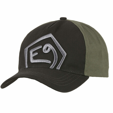 Das stylische und besonders komfortable E9 Jim Basecap lässt dich auch im Alltag an deine schönsten Klettertouren denken. Mit coolem Front-Logo.