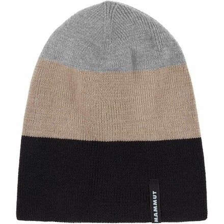 Die Haldigrat Beanie ist eine funktionale feinmaschige Strickmütze, die ideal für die nächste Skitour ist und auch auf der Hütte eine gute Figur macht.