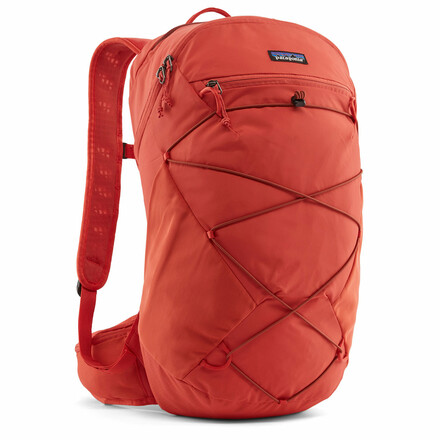 Der Terravia Pack 22L ist ein idealer Wanderrucksack für die Tagestour. Er ist bequem zu tragen und verfügt über einen zusätzlichen Regenschutz.