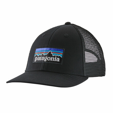 Die enganliegende und luftige Patagonia P-6 Logo LoPro Trucker Hat Basecap schützt dich zuverlässig vor Sonnenbrand und Sonnenstich. Mit coolem Logo.