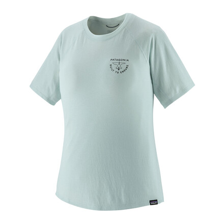Das nachhaltige und schnell trocknende Patagonia Women’s Cap Cool Trail Graphic T-Shirt besteht aus einem innovativen Materialmix mit Naia Renew Fasern.