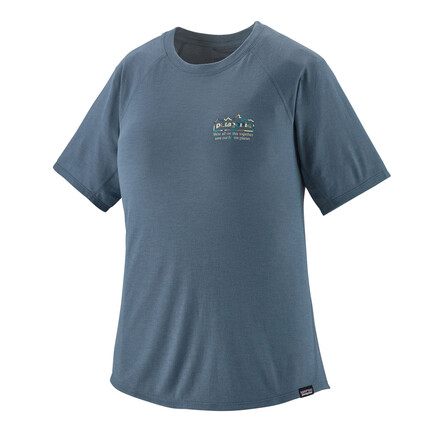 Das nachhaltige und schnell trocknende Patagonia Women’s Cap Cool Trail Graphic T-Shirt besteht aus einem innovativen Materialmix mit Naia Renew Fasern.