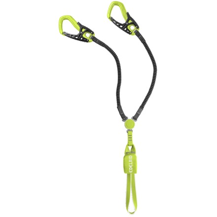 Das Edelrid Cable Comfort Tri ist ein hochwertiges Klettersteigset mit extra viel Bewegungsfreiheit, um Krangel zu vermeiden. Einfaches Handling.