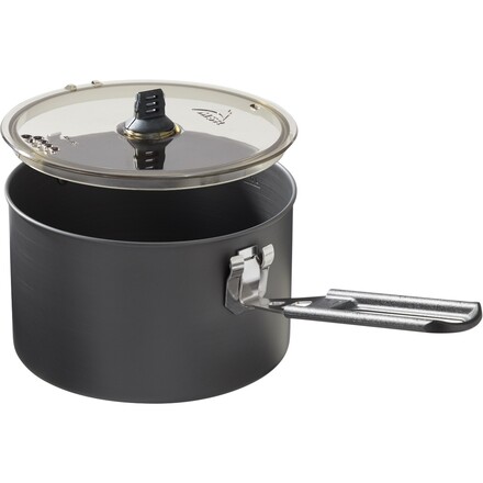 Der MSR Trail Lite Pot ist ein leichter und robuster Topf aus hardanodisiertem Aluminium. Inklusive praktischer Sieblöcher im Deckel. Einfach zu verpacken.