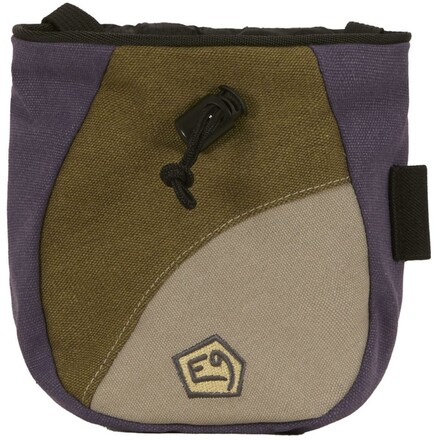 Der E9 Drop Z ist eine praktische Chalk Bag im ungewöhnlichen Tropfendesign. Sein Kordelzug ist einhändig zu bedienen und hält dein Chalk an Ort und Stelle