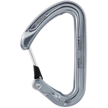 Der Petzl Ange Schnappkarabiner ist ein besonders leichter Drahtschnapper mit einem cleveren Seitenschutz, der vor Felskontakt schützt. Mit Keylock-System