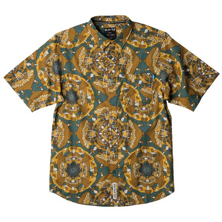 Das Kavu Festaruski ist ein besonders stylisches und hochwertiges Kurzarmhemd, das mit seinem auffälligen Print auf jede Sommerparty gehört!
