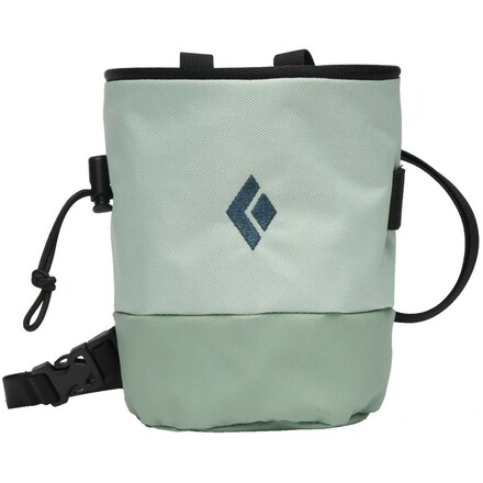 Der Black Diamond Mojo Zip Chalkbag mit Reißverschlusstasche bietet viel Stauraum und hat eine große Öffnung. Im Klettershop online bestellen