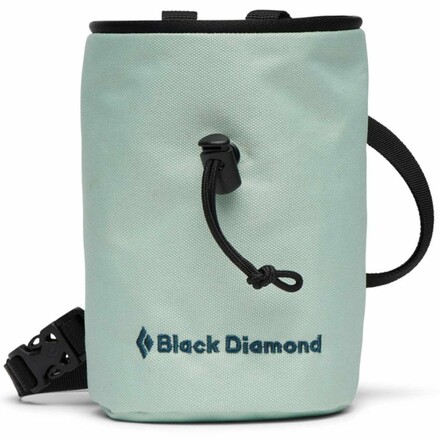 Der Black Diamond Mojo Chalk Bag ist ein formstabiler Klassiker mit Bürstenhalterung, verstärktem Rand und einem praktischen Kordelzug.