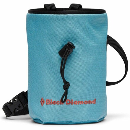 Der Black Diamond Mojo Chalk Bag ist ein formstabiler Klassiker mit Bürstenhalterung, verstärktem Rand und einem praktischen Kordelzug.