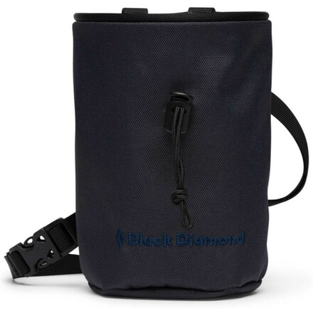 Der Black Diamond Mojo Chalk Bag ist ein formstabiler Klassiker mit Bürstenhalterung, verstärktem Rand und einem praktischen Kordelzug.