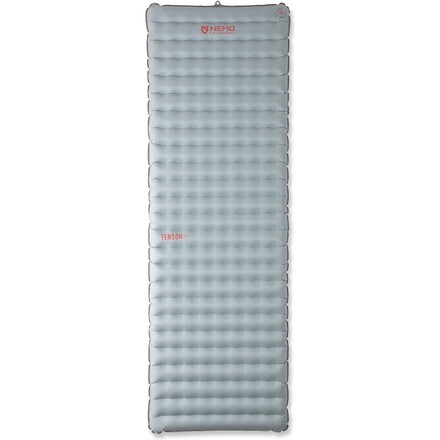 Die Nemo Tensor All-Season Ultralight Insulated Sleeping Pad Isomatte ist eine leichte, geräuscharme und gemütliche Matte, die inklusive Pumpsack kommt.