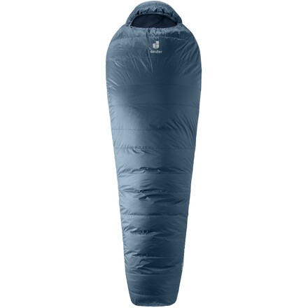 Der leichte und nachhaltige Deuter Astro 500 Daunenschlafsack hält mit seiner 360-Grad-Füllung unglaublich warm und bietet im Schlaf genügend Raum.