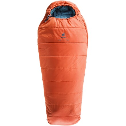 Der mitwachsende Deuter Starlight Pro Kunstfaserschlafsack für Kinder hält den ambitionierten Nachwuchs mit seiner 360-Grad-Füllung herrlich warm.