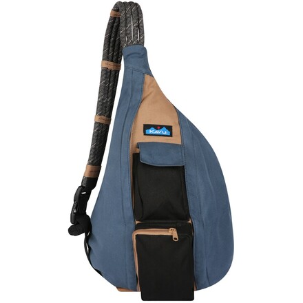 Die Rope Bag Tasche von Kavu ist mit ihrem Gurt aus Kletterseil und ihrer robusten Baumwolle die ideale Begleiterin für wolkenlose Tage.