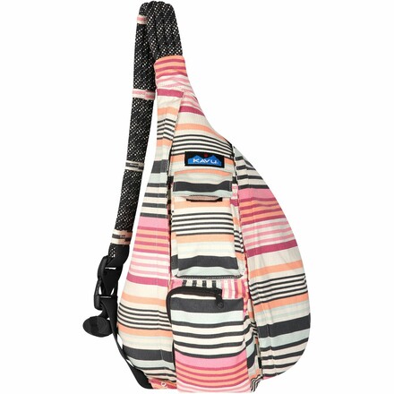 Die Rope Bag Tasche von Kavu ist mit ihrem Gurt aus Kletterseil und ihrer robusten Baumwolle die ideale Begleiterin für wolkenlose Tage.