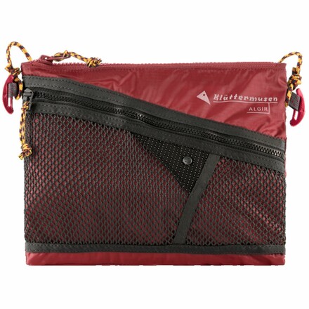 Die praktischen Klättermusen Algir Accessory Bags sind in drei verschiedenen Größen erhältlich und lassen sich auf vielfältige Weise nutzen und tragen.